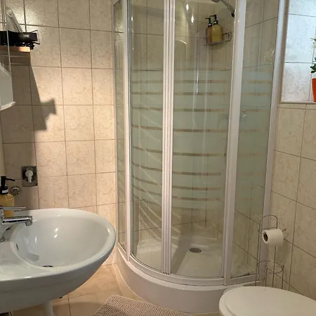 アパート 100 Eves Haz *