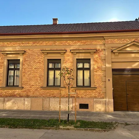 100 éves Ház Apartamento Esztergom